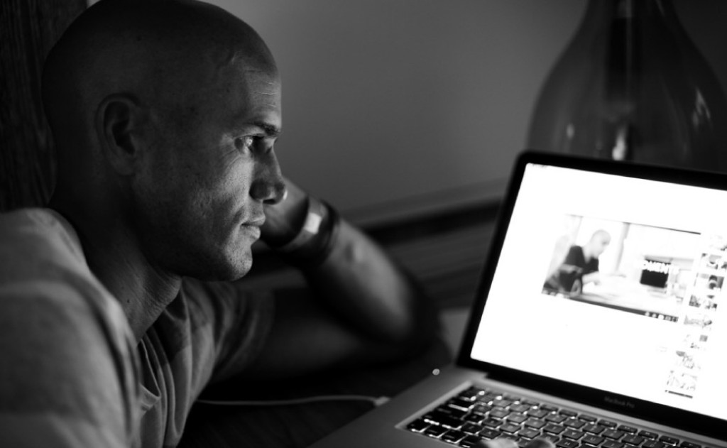 Kelly Slater with computer