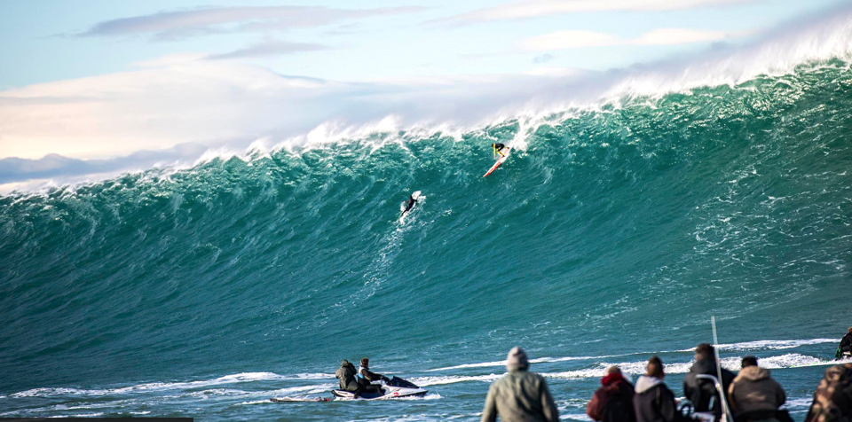 Jamie Mitchell surfs world's biggest wave at Belharra in St Jean du Luz in France