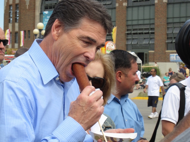 Texas ex-governor Rick Perry sucking a corndog.