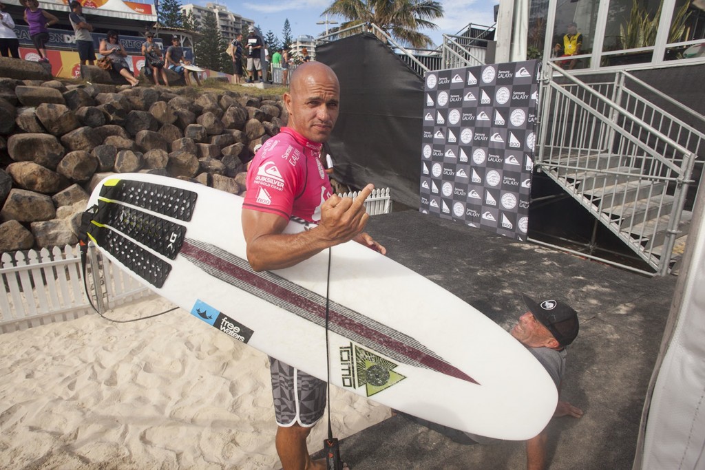 Photo: The great Steve Sherman (@tsherms) pictured Kelly Slater (unleashing crude gesture) with the environmentally sound older brother of 1984 World Champ Tom Carroll.