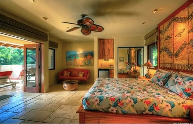 World's Most Decorated Surfer Kelly Slater Lists Stately 5 Bedroom ...