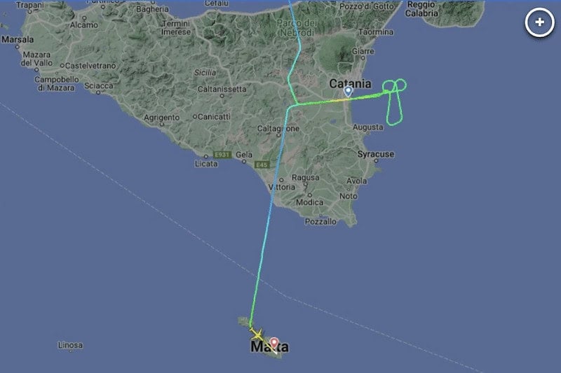 Authorities Near Certain Pilot Of Diverted Lufthansa Jet A Surfer After He Makes &Quot;Malibu-Esque&Quot; Artwork In Sky! 1