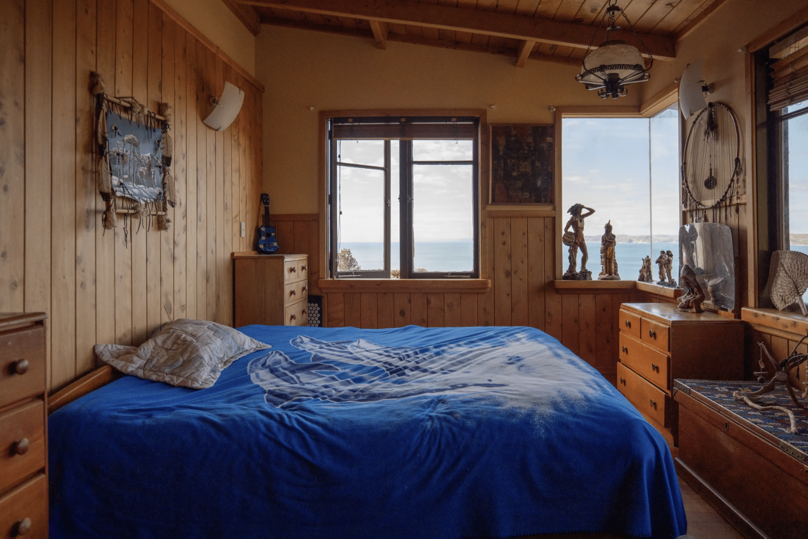 Bedroom in iconic Raglan beach shack