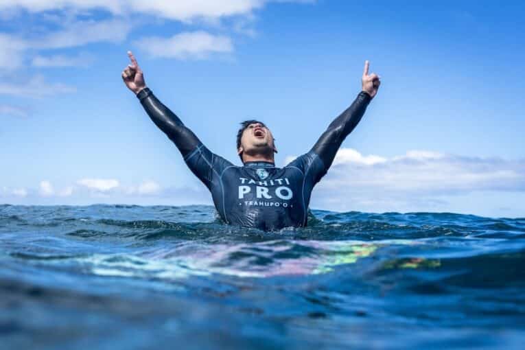 Viral Gabriel Medina kick-out wins World Sports Photography Award of the Year!