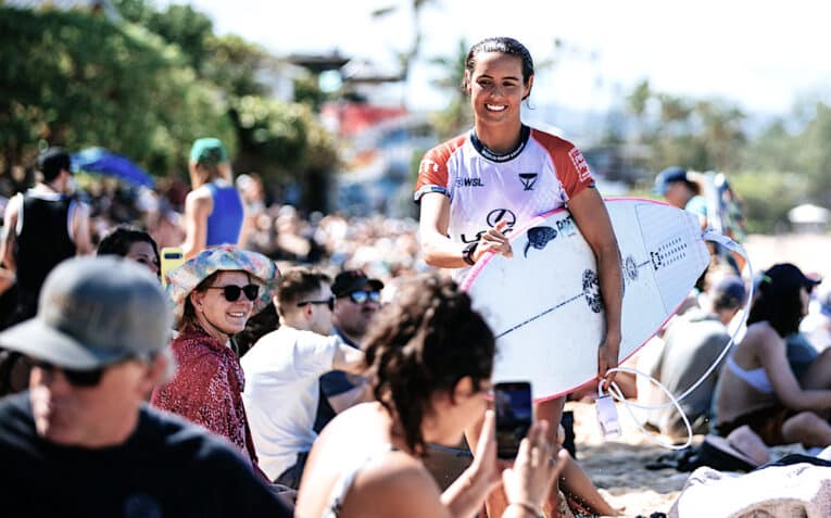 Women surfers continue to overshadow “lacklustre” men at Lexus Pipe Pro