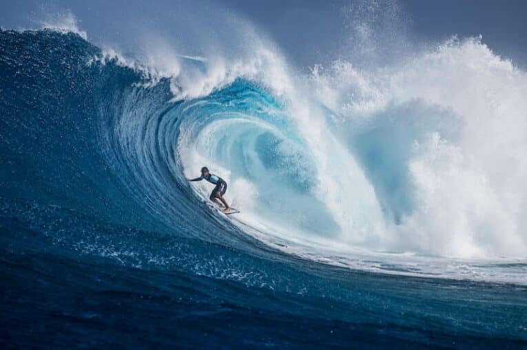 Surf fans smack hungry lips as Natural Selection Surf contest goes live!