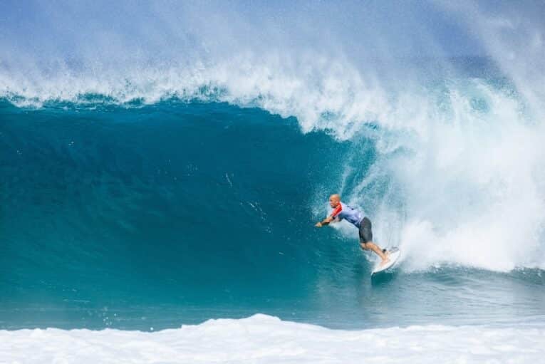 52-year-old Kelly Slater wins 100th heat at Pipeline in stunning march to Lexus Pipe Pro quarters!