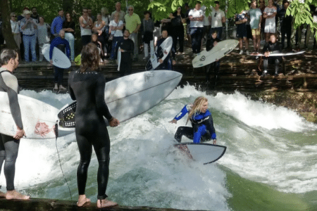Munich's Eisbachwelle in action.
