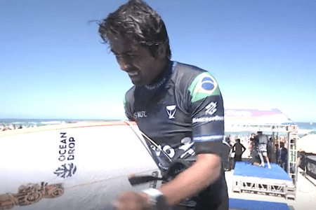 Miguel Pupo weeps after beating Filipe Toledo at Vivo Rio Pro