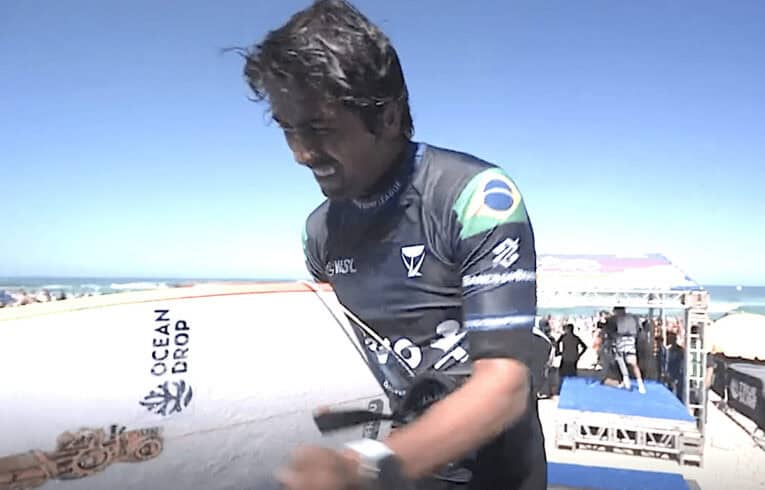 Miguel Pupo weeps after beating Filipe Toledo at Vivo Rio Pro