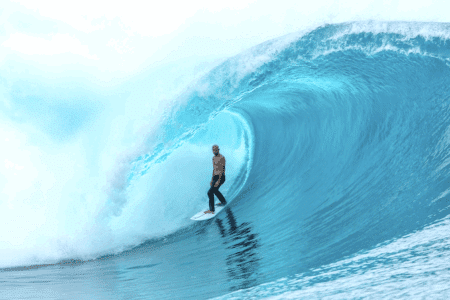 Kelly Slater (pictured) flexing his jeans.