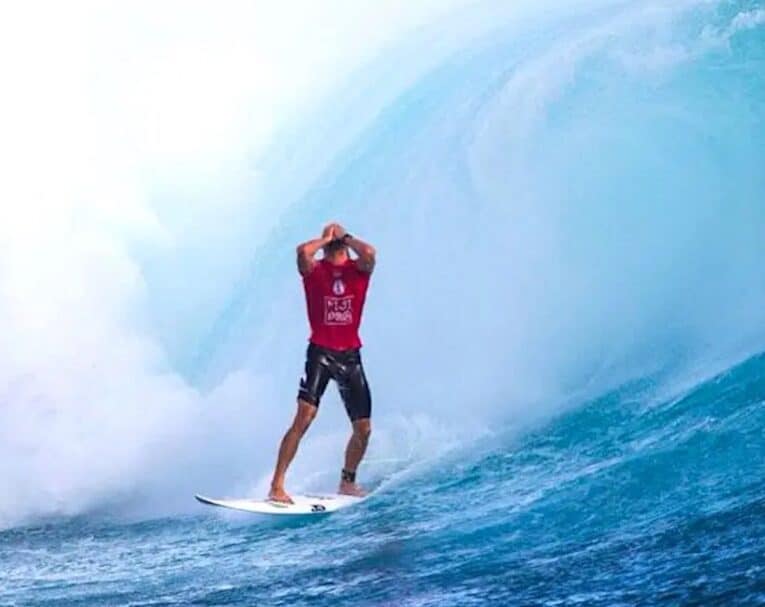 Owen Wright perfect wave at Cloudbreak